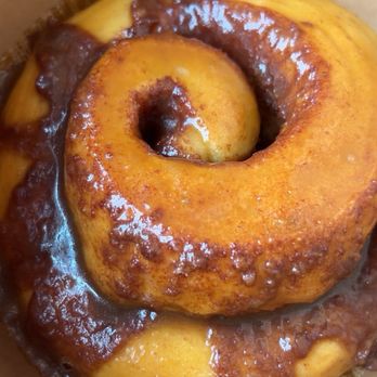 Voyageurs Bakehouse - Cinnamon roll - Bakeries Near Me - Green Bay, Wisconsin