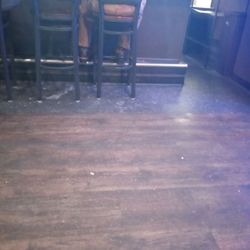 Norland Pub - Food on the floor