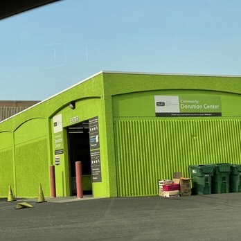 Savers - Drive up covered donation drop off. - Thrift Stores Near Me - Reno, Nevada
