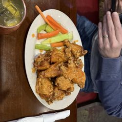 Al's Bar & Grille - Wing Basket**