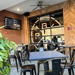Bru's Public House - Outside seating