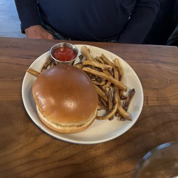 Commoner & Co - Fried Chicken Sandwich - Cocktail Bars Near Me - Tucson, Arizona Commoner & Co - Fried Chicken Sandwich - Cocktail Bars Near Me - Tucson, Arizona