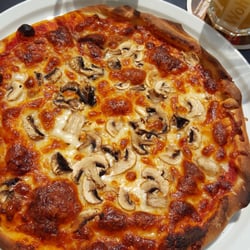 Rick's Cafe - Jetzt weiß  man auch warum die Pizza  solange gedauert hat