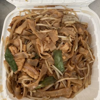 Spring Garden - Chicken chow fun - Chinese Near Me - Ventura, California Spring Garden - Chicken chow fun - Chinese Near Me - Ventura, California