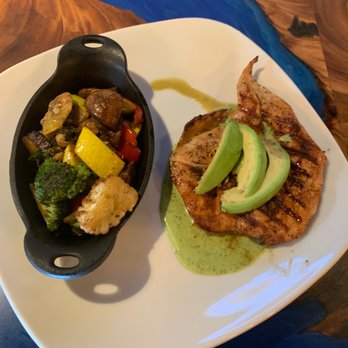 Horizon 76 - avacado cilantro chicken w/grilled veggie mix - New American Near Me - Keller, Texas Horizon 76 - avacado cilantro chicken w/grilled veggie mix - New American Near Me - Keller, Texas