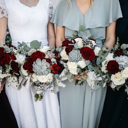 Fringe Flower Company - Bride & Bridesmaid flowers. Jeanne was spot on with the colors and all our requests.
