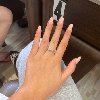 Tech Nail - Nail Salons Near Me - Cicero, Illinois