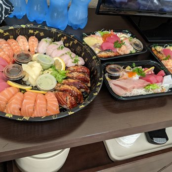 Ocean Sushi Deli - Deluxe appetizer 25 pieces, two chirashi and one large assorted nigiri. - Japanese Near Me - Monterey, California Ocean Sushi Deli - Deluxe appetizer 25 pieces, two chirashi and one large assorted nigiri. - Japanese Near Me - Monterey, California