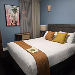 The Lucky Hotel - Room