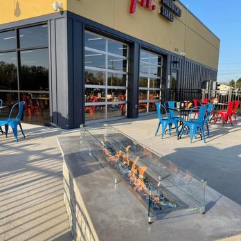 Hi Pointe Drive In - O'Fallon - Pet Friendly Patio - Burgers Near Me - O'Fallon, Illinois