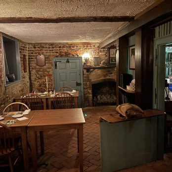 Half Way House - Dining room - American Near Me - Richmond, Virginia Half Way House - Dining room - American Near Me - Richmond, Virginia