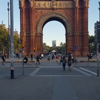 Arc de Triomf - Landmarks & Historical Buildings Near Me - Barcelona, B