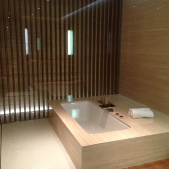 寰宇堂 - Shower Room was amazing! - Airport Lounges Near Me - Hong Kong, HK