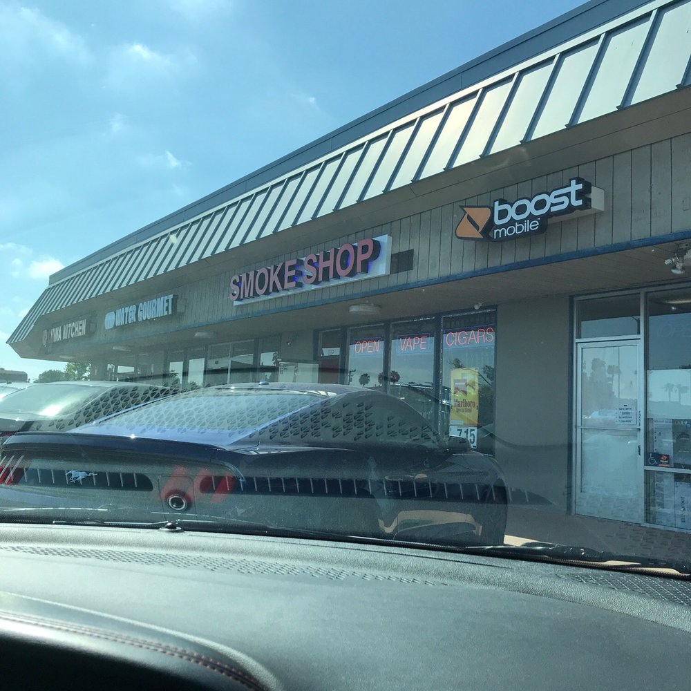 Sams smoke shop ! Sams smoke shop !