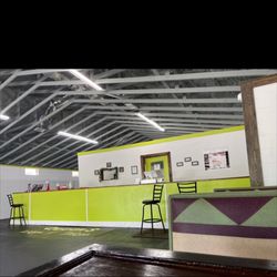 Queen’s Wings & Things - Bar