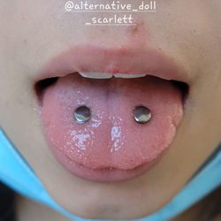 Baron Art Tattoo & Piercing Studio - Scoop piercing by Jocelyn