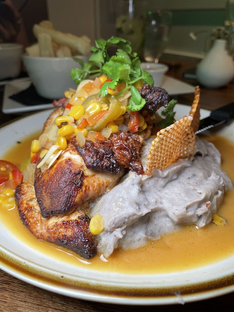 Alma Bistro