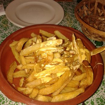 Dünedain - Papas con (extremadamente poco) cheddar - Beer Bar Near Me - Quilmes, C
