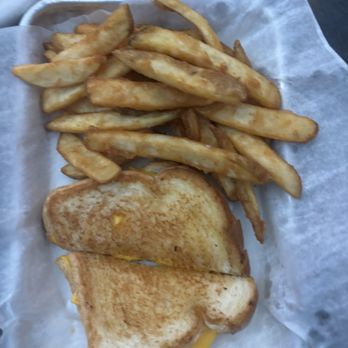 The End Zone Bar & Grill - Grilled cheese - Bars Near Me - Mount Gilead, Ohio