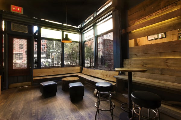 Mo's Bar & Lounge by null