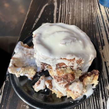 Blue Moon Too - Cinnamon Homemade Sinnamon Roll - Cafes Near Me - Baltimore, Maryland