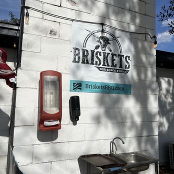 Briskets BBQ Shack & Grill - Sink outside - Barbeque Near Me - Oviedo, Florida