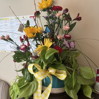 The Flower Studio Oxford - Get Well bouquet delivered to Freedom Point in The Villages - Florists Near Me - Oxford, Florida