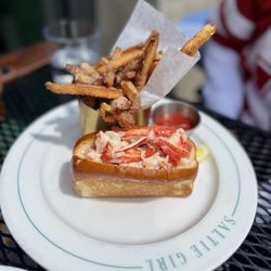 Saltie Girl - New England Lobster Roll