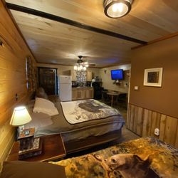 Best Bear Lodge & Campground - Grand Bear Executive Suite