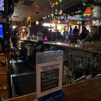 Merry Time Restaurant & Lounge - the bar and the television - American Near Me - Astoria, Oregon Merry Time Restaurant & Lounge - the bar and the television - American Near Me - Astoria, Oregon