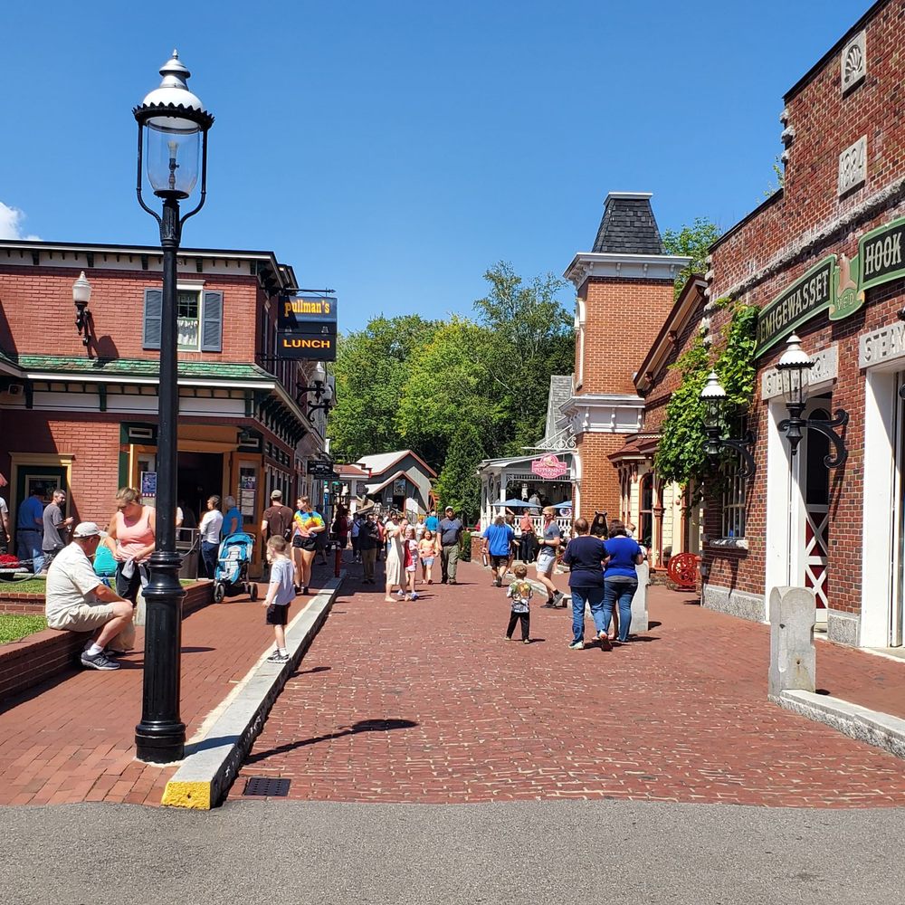 Clark's Trading Post - Main street - Amusement Parks Near Me - Lincoln, New Hampshire
