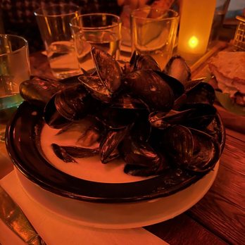 Tabaré Williamsburg - Mussels (after taking the bread out lol) - Latin American Near Me - Brooklyn, New York Tabaré Williamsburg - Mussels (after taking the bread out lol) - Latin American Near Me - Brooklyn, New York