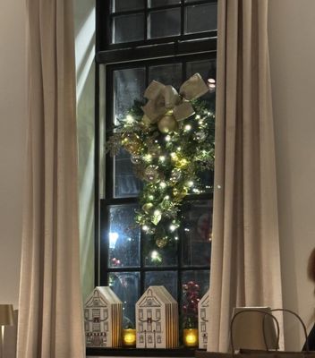 Elaine's Restaurant and Bar by null