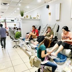 Q Nails