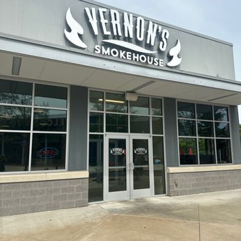 Vernon's Smokehouse - First time here from California - Barbeque Near Me - Memphis, Tennessee