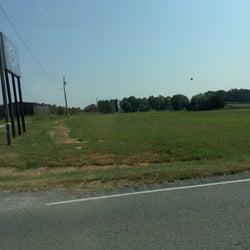 The Ole French Restaurant - Sign pointing to restaurant off happy valley road
