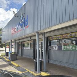GasWorld - The manager steals the money and want the cashier to pay the money back and want to work you for free