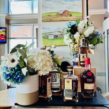 Lure Seafood And Grille - The Decor - New American Near Me - Owensboro, Kentucky