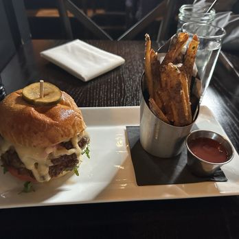 Hootch and Banter - Wagyu Burger w/truffle fries - New American Near Me - Frederick, Maryland