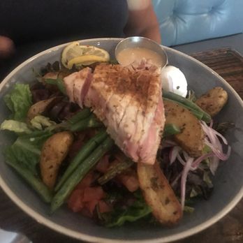 Wence's - Niçoise salad with ahi tuna - New American Near Me - Pleasant Hill, California Wence's - Niçoise salad with ahi tuna - New American Near Me - Pleasant Hill, California