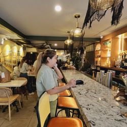 Charoen Krung Thai - Bar by entry