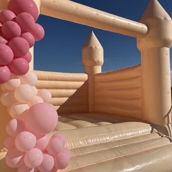 Amuse Bounce House Rentals - Peach castle bounce house - Bounce House Rentals Near Me Amuse Bounce House Rentals - Peach castle bounce house - Bounce House Rentals Near Me