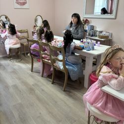 Clara's Closet Dress-Up Parties - Glam room and nail polish station