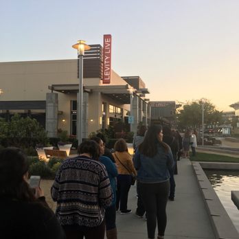 Oxnard Levity Live - Line before the doors open - Comedy Clubs Near Me - Oxnard, California Oxnard Levity Live - Line before the doors open - Comedy Clubs Near Me - Oxnard, California