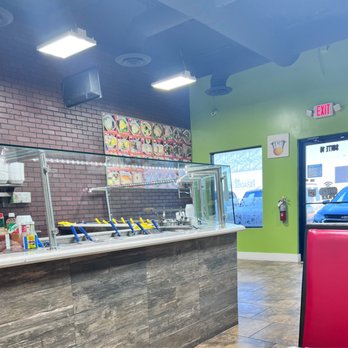Paradise salad 1 - a view of the inside of a restaurant - Salad Near Me - Laredo, Texas