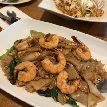 Silk Thai Cuisine - Pad See-ew (@justjewelvibes) - Thai Near Me - Huntington Beach, California Silk Thai Cuisine - Pad See-ew (@justjewelvibes) - Thai Near Me - Huntington Beach, California