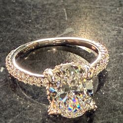 JD Jewelers - Oval engagement ring