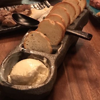 魚八日本料理 - Crispy bread served with a butter, cream cheese, and honey spread - Japanese Near Me - Hong Kong, HK