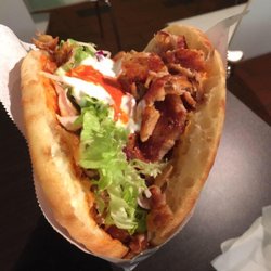 Shah Döner & Pizza - Leckeres Essen, von Hand gemacht (das Brot für die Dönertaschen und die türkischen Pizzen wird selbst gebacken).