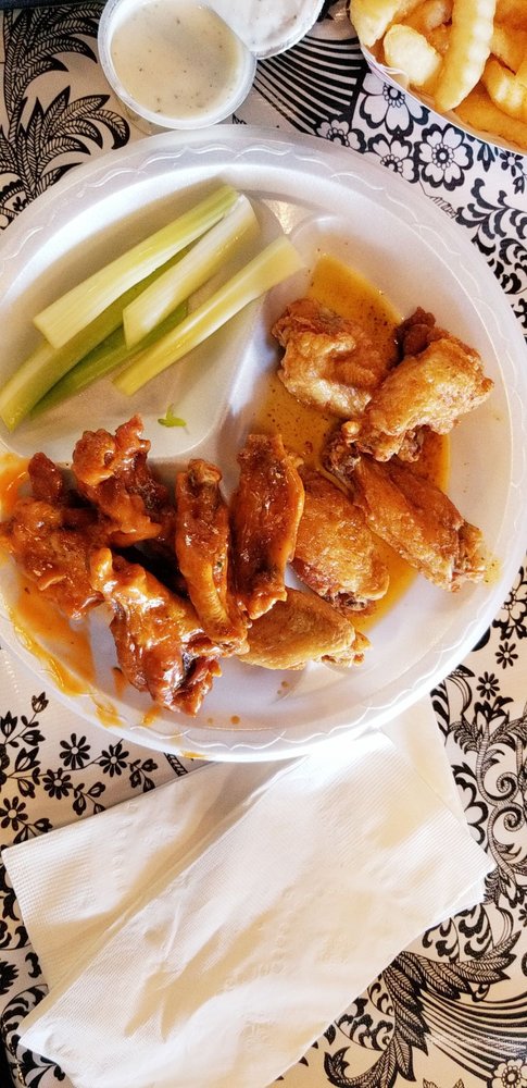 Blazer's Hot Wings Logo